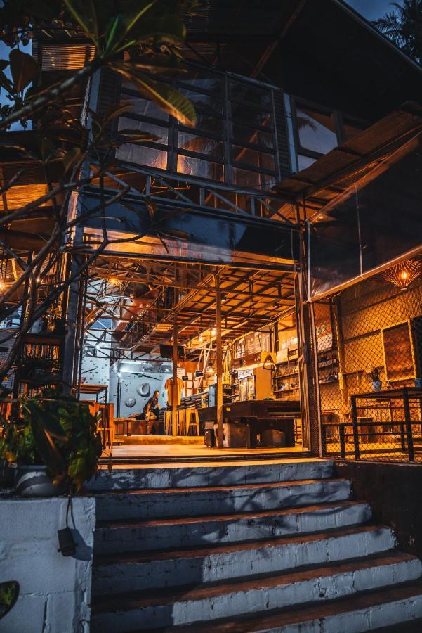 Warehouse Hostel Koh Tao Exteriör bild